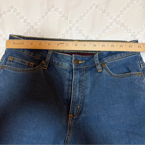 Blue Mountain Women's size 6 Fleece Lined Med Wash Straight Leg Jeans - Picture 2 of 11